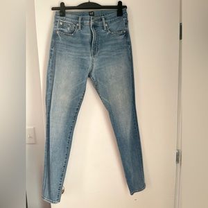 GAP lightly dressed skinny jean size 8/29